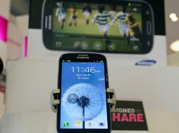 Apple quiere que se retiren del mercado algunos celulares Samsung. AFP  /