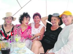 EN YATE Y FRANCA CAMARADERÍA. Lupita, Susa, Chata, Luzma y Nena.  /