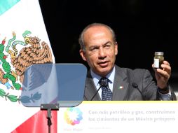 Ayer, el Presidente Calderón anunció el descubrimiento del yacimiento de petróleo en aguas del Golfo. ARCHIVO  /