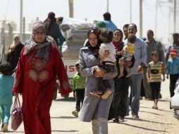Civiles sirios trasladados a campos de refugio. REUTERS  /