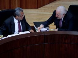 Los magistrados Alejandro Luna Ramos y Flavio Galván, durante el comienzo de la sesión pública del TEPJF. NTX  /