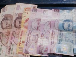 En la imagen, parte del dinero decomisado por la policía de Guadalajara. ESPECIAL  /