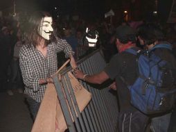 Integrantes del #YoSoy132 y otros grupos se manifiestan afuera del tribunal. NTX  /