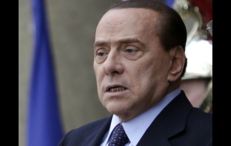 Berlusconi, de 74 años, fue atendido por uno de los fisioterapeutas del Milan, quien se encontraba junto con el ex mandatario. ARCHIVO  /