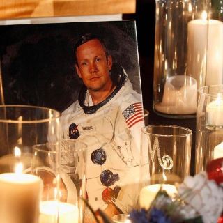 La familia de Neil Armstrong lo despide en privado