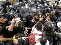 Elementos de la Policía Federal arribaron a la caseta de la carretera México-Cuernavaca. EL UNIVERSAL  /