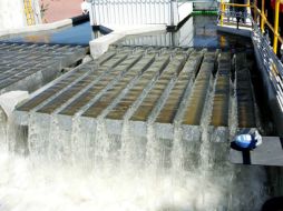Actualmente, sólo una tercera parte de las aguas residuales pasan por plantas de tratamiento. ARCHIVO  /