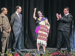 Lila Downs recibió la Medalla Pepe Guizar en la noche que recordaron a Chavela Vargas.  /