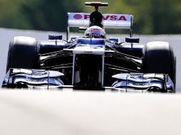Pastor Maldonado pilota su monoplaza durante sesión de calificación del Gran Premio de Bélgica. EFE  /
