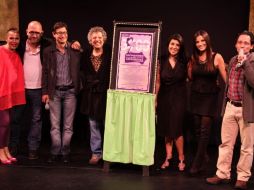 El actor César Bono y elenco de 'Defendiendo al cavernícola'. EL UNIVERSAL  /