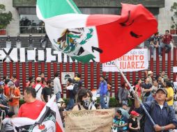 Integrantes de #Yosoy132 se manifiestan frente al Congreso en contra del Gobierno del presidente Felipe Calderón. EFE  /