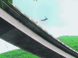 Valientes. Caída libre a 30 metros de altura.  /