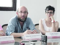 Eduardo Antonio Parra y Cecilia Eudave, dos de los integrantes del jurado, en Casa Bolívar.  /