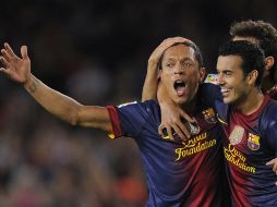Adriano celebra con sus compañeros el gol del triunfo ante el Valencia. AP  /