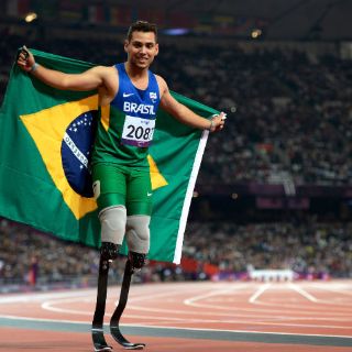 Oliveira destrona a Pistorius en los 200 metros