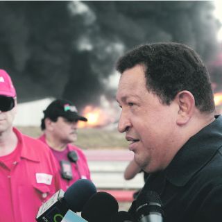 Tragedia en refinería modifica la estrategia de Hugo Chávez