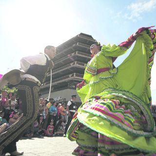 El desfile del mariachi convoca a miles de familias