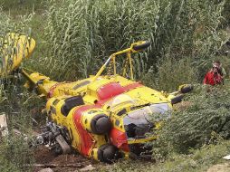 Restos del helicoptero que se estrelló cuando se dirigía a cargar agua en una laguna. EFE  /