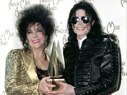 Michael Jackson y Elizabeth Taylor en Los Angeles. ARCHIVO  /
