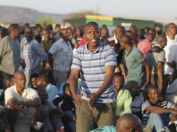 Cerca de 50 mineros de un total de 270 acusados por la matanza de Marikana salieron esta tarde de la prisión preventiva. EFE  /