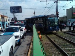 El percance se registró en la estación de Atemajac; el camión Premier de la ruta 706-A se impacta contra uno de la ruta 50-B.  /