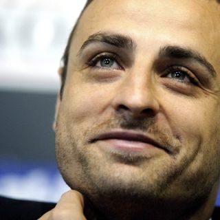 Berbatov advierte que tiene dignidad; lamenta su salida del ManU