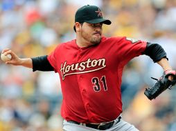 El lanzador originario de Monterrey envió a la caja de bateo 82 disparos, con 54 strikes. AP  /