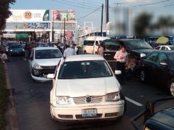Los automóviles que participaron son de modelo reciente.  /