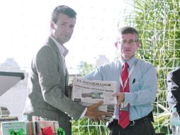 Una secundaria más. Ismael Vargas, coordinador del programa en la Técnica 24, y Carlos Flores, director de Infolectura.  /