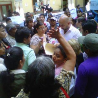 Evitar se desborde arroyo es tarea de la CEA: Vielma a damnificados