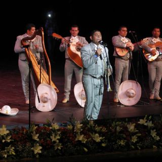 Encuentro de nacionalidades se vive en gala de mariachis