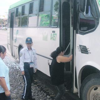 Diputados piden a Monraz mano dura contra camioneros