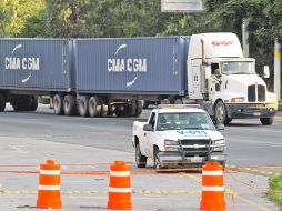 Autoridades estatales y municipales aceptaron prohibir el paso de vehículos pesados por la lateral de la carretera Chapala-Guadalajara.  /