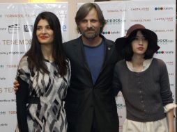 Mortesen con las argentinas Soledad Vilamil y Sofía Gala durante la presentación del filme. ARCHIVO  /