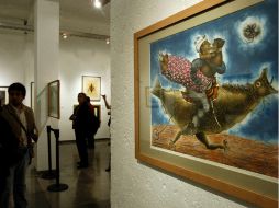 Vista de la obra Sin título del artista Maximino Javier durante la exposición. EFE  /
