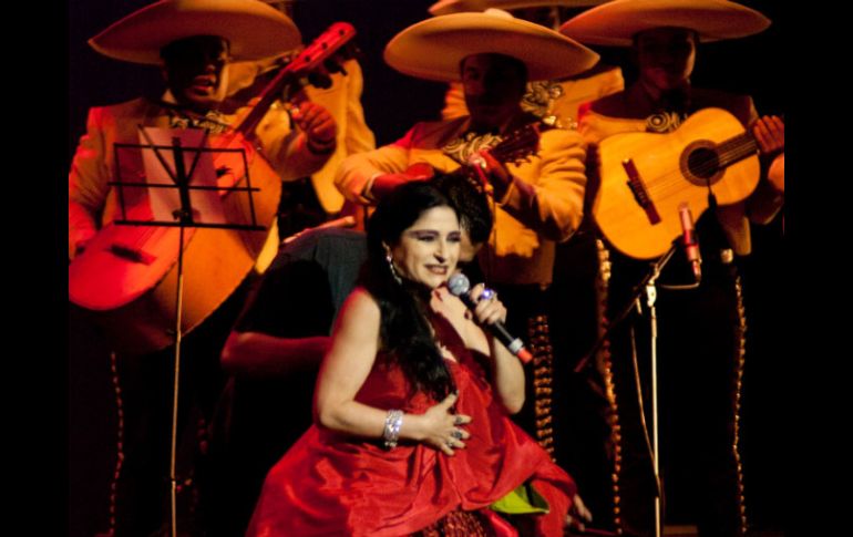 Astrid Hadad durante su participación en el homenaje. ARCHIVO  /