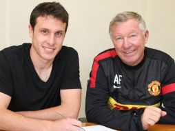 Angelo Henríquez firma con los ''Red Devils''. (tomada de twitter @TEAMtalk) ESPECIAL  /