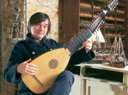 El laudista bosnio Edin Karamazov estará en el IV Festival de Música de Cámara Leo Brouwer de La Habana. ESPECIAL  /