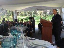 Calderón durante la comida con legisladores panistas. Imagen de Twitter @GustavoMadero  /