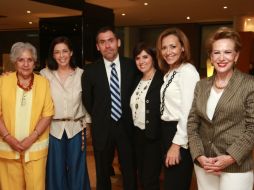 El equipo. Maruja Cordero, Carolina Patiño, Gonzalo Cárdenas, Gloria Frías, Alicia Soltero y Maya Lemus.  /