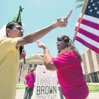 La Policía de Arizona podrá exigir papeles a sospechosos de ser indocumentados