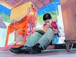 Antes que llevarlos a otra comunidad, los padres de Nueva Jerusalén optan porque sus hijos estudien en casa. EL UNIVERSAL  /