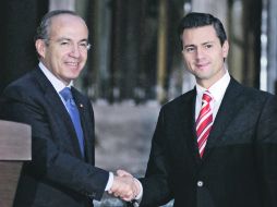 Calderón y Peña Nieto anuncian que trabajarán para la transición con equipos de contraparte, cuya tarea terminará el 1 de diciembre.EFE  /