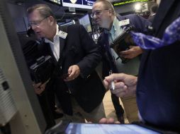 Fluyen datos económicos sin dirección a la espera de la reunión del Banco Central Europeo. AP  /