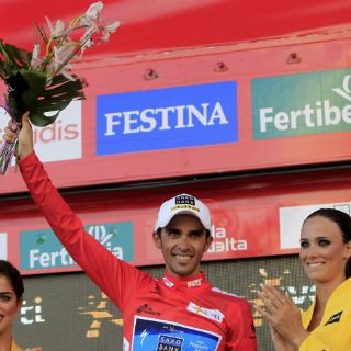 Contador no deja el liderato