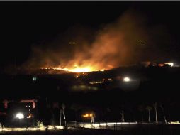 Imagen de las llamas tras la explosión en un depósito de municiones en Afyonkarahisar, Turquía. EFE  /