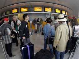 Calculan cancelar la mitad de los mil 800 vuelos previstos para este viernes. AP  /