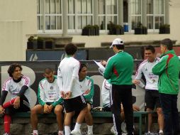 Los seleccionados aztecas ya realizaron el reconocimiento de la cancha del Estadio Nacional. ARCHIVO  /
