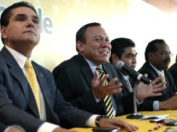 Silvano Aureoles, Jesús Zambrano, Miguel Barbosa y Alejandro Sánchez, al finalizar la reunión del PRD. EL UNIVERSAL  /