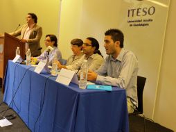 Durante el informe, la doctora Sofía Palau (c) aseguró que uno de los retos del Quid es involucrar a un mayor número de estudiantes.  /